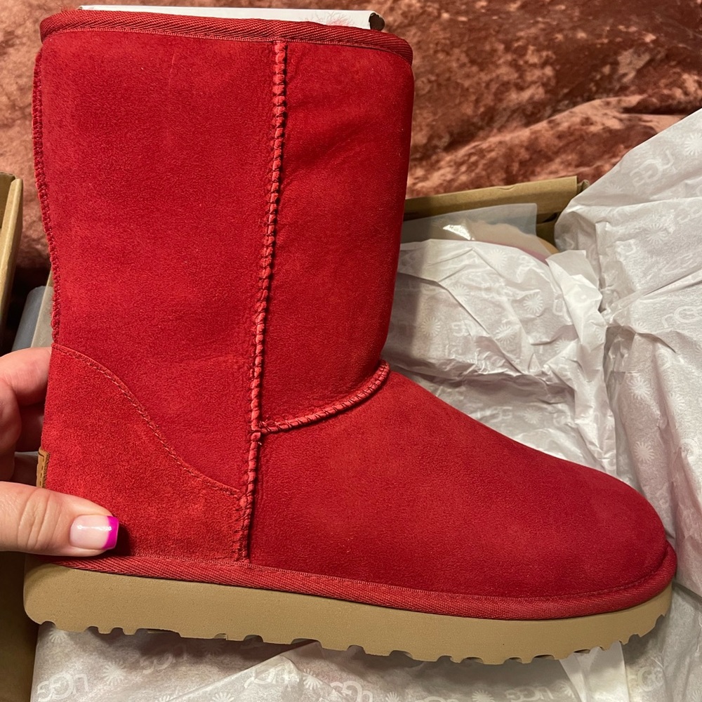NIB- Ugg classic short boots